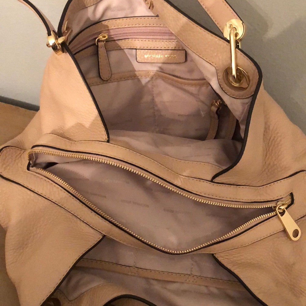Mk purse - Picture 2 of 2